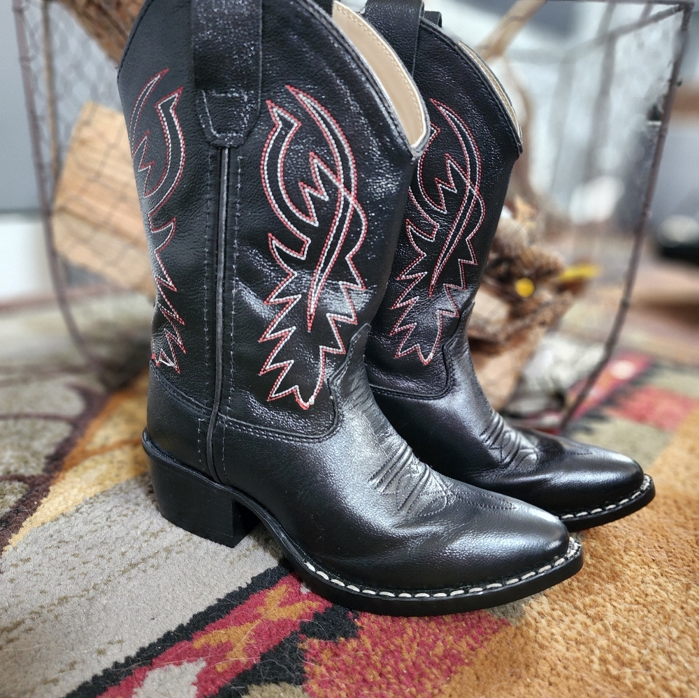 Black Western Boys Cody James Cowboy Boots with Red Stitching - Picture 8 of 9